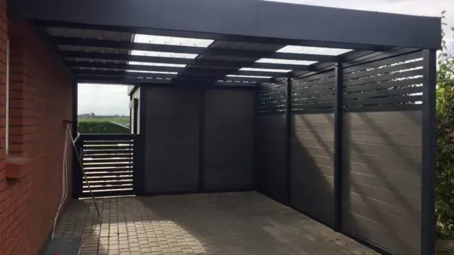 Carport mit Schuppen - Carportmaster Projekt 19-P-2568 - 19075 Pampow - Carportbild 04 - Carport Konfiguration Carport mit Schuppen, Wandverkleidungen und Sichtschutz aus WPC-und Aluminiumplanken, transparente Dachbahnen aus Polycarbonat