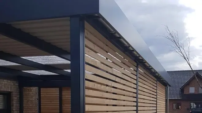 Carportdach Entwässerung - Regenrinne verborgen hinter der Attika