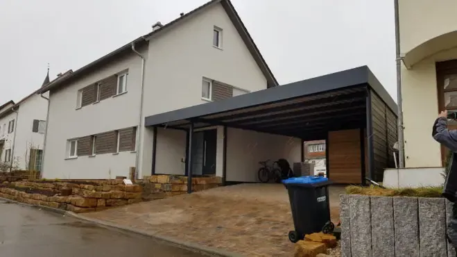 Doppelcarport mit Schuppen - Carportmaster Projekt 20-P-2526 - 73061 Roßwälden - Carportbild 02 - Carport mit integrierter Eingangsüberdachung